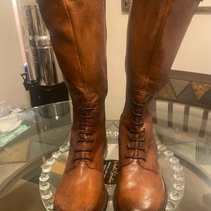 BRAND NEW Chocolate Brown leather 9 1/2 Clark Boots.